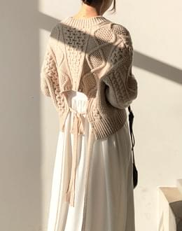 Cable crop knit