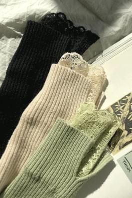 Lace slit knit