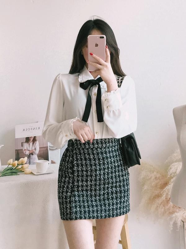 Shrub tie blouse