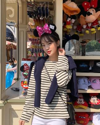 bread daily stripe T