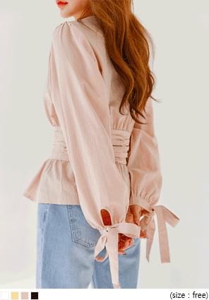 BLONDE RIBBON SHIRRING LINE BLOUSE