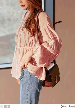 REPLE STRAP SHIRRING BLOUSE