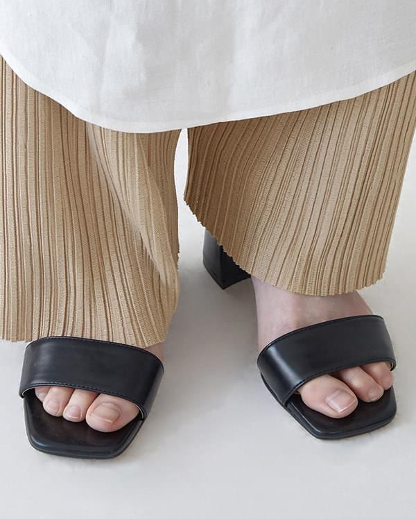 plain simple strap heel (225-250)