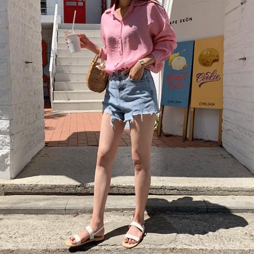 Smile curling denim shorts