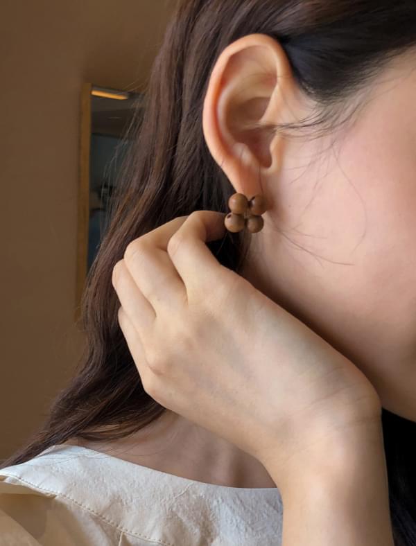 wood ball flower earring