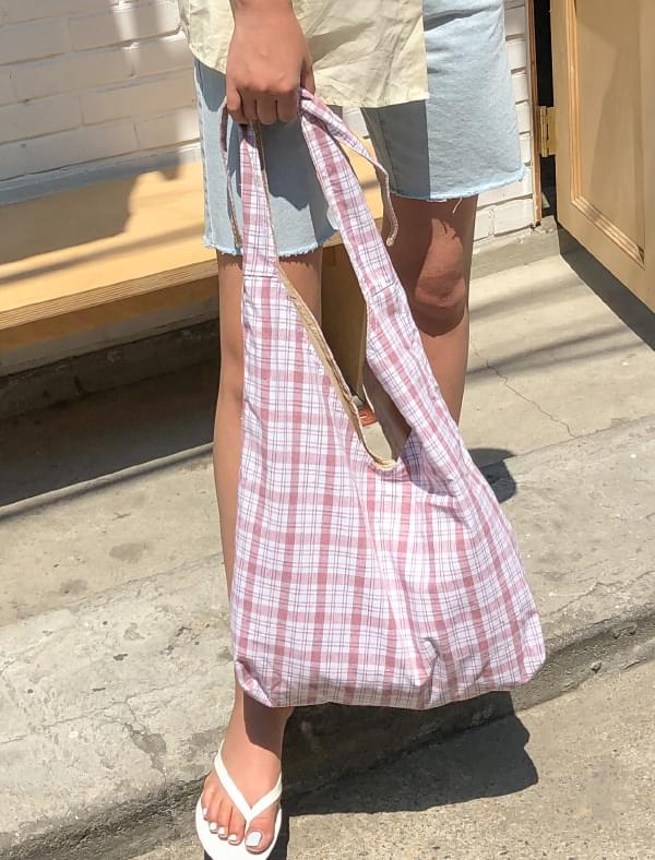 check pattern knots bag