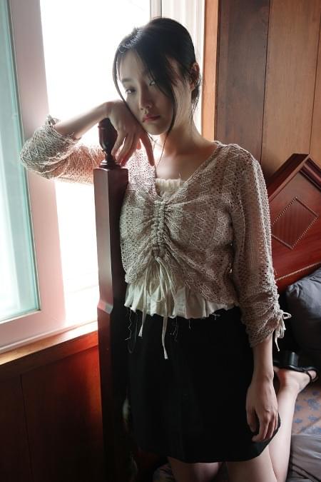 net texture shirring blouse