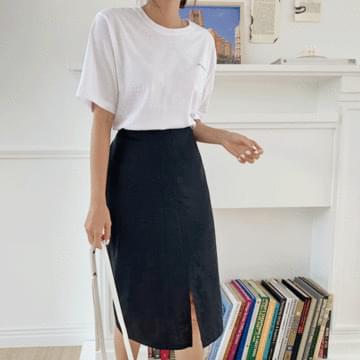 Simple front linen skirt