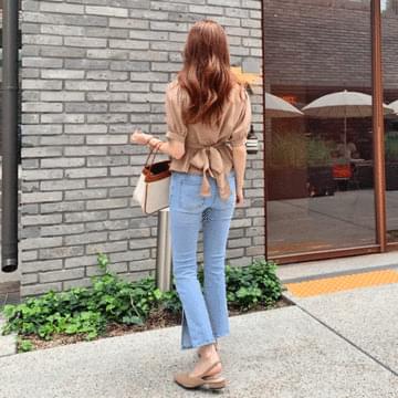 Line ribbon blouse
