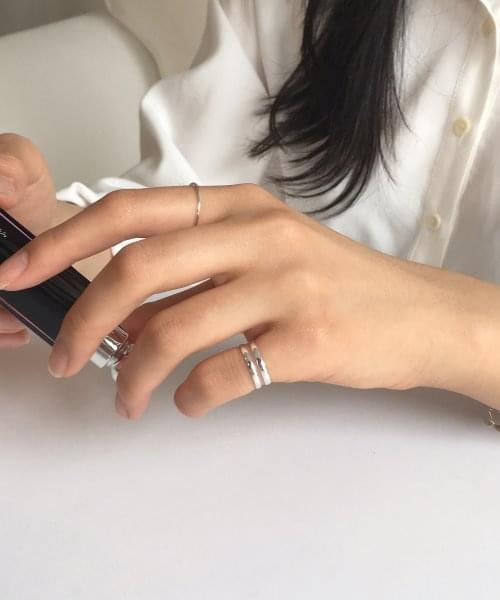 two thin ring