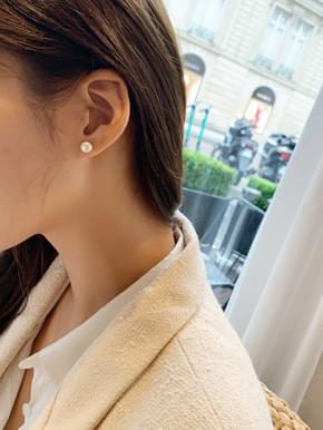 Pearl earrings