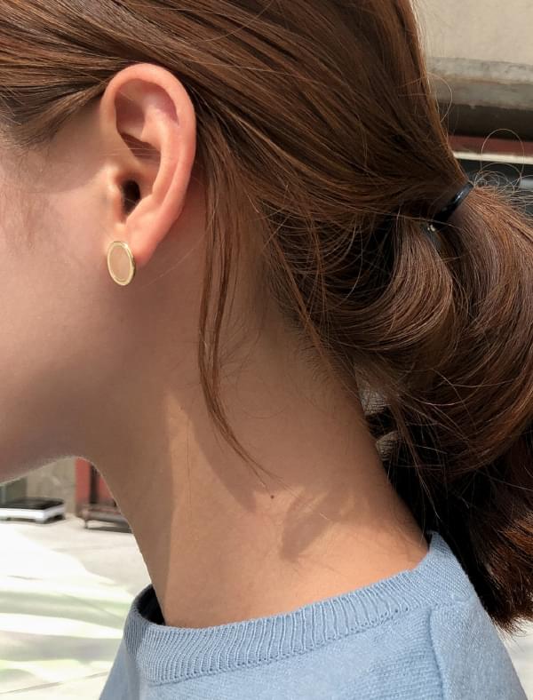 minimal circle earring