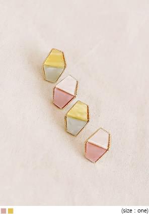 GOLD COLOR POINT SHELL EARRING