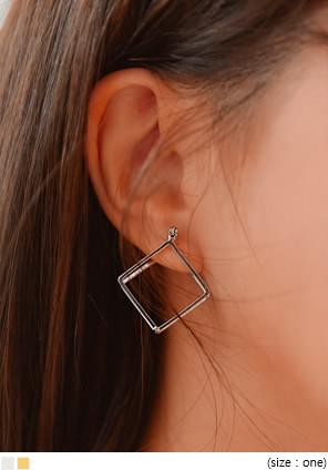 TWIN RHOMBUS EARRING