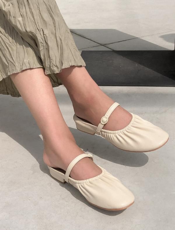 feminine mood strap mule