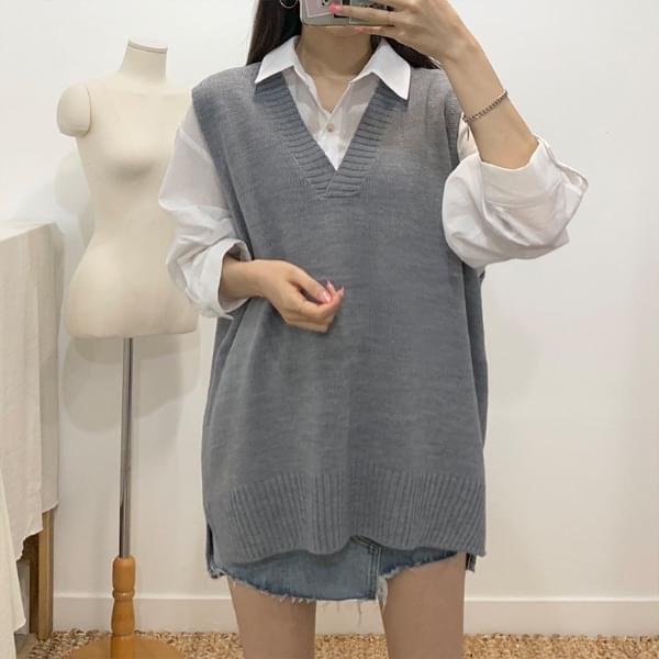 Pedi's V-neck knit vest
