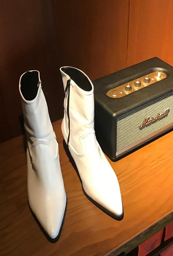 Middle western boots