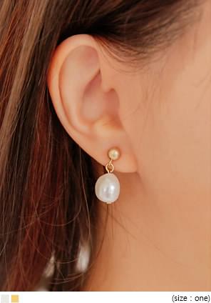 LUMA PEARL DROP EARRING