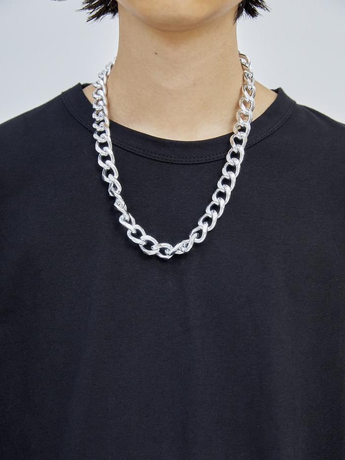 glossy chain necklace