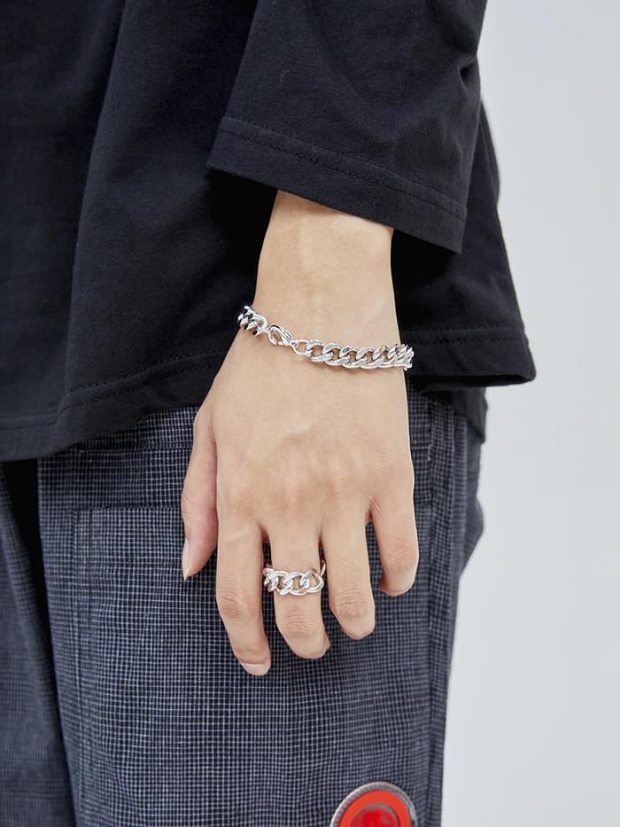 glossy chain bracelet