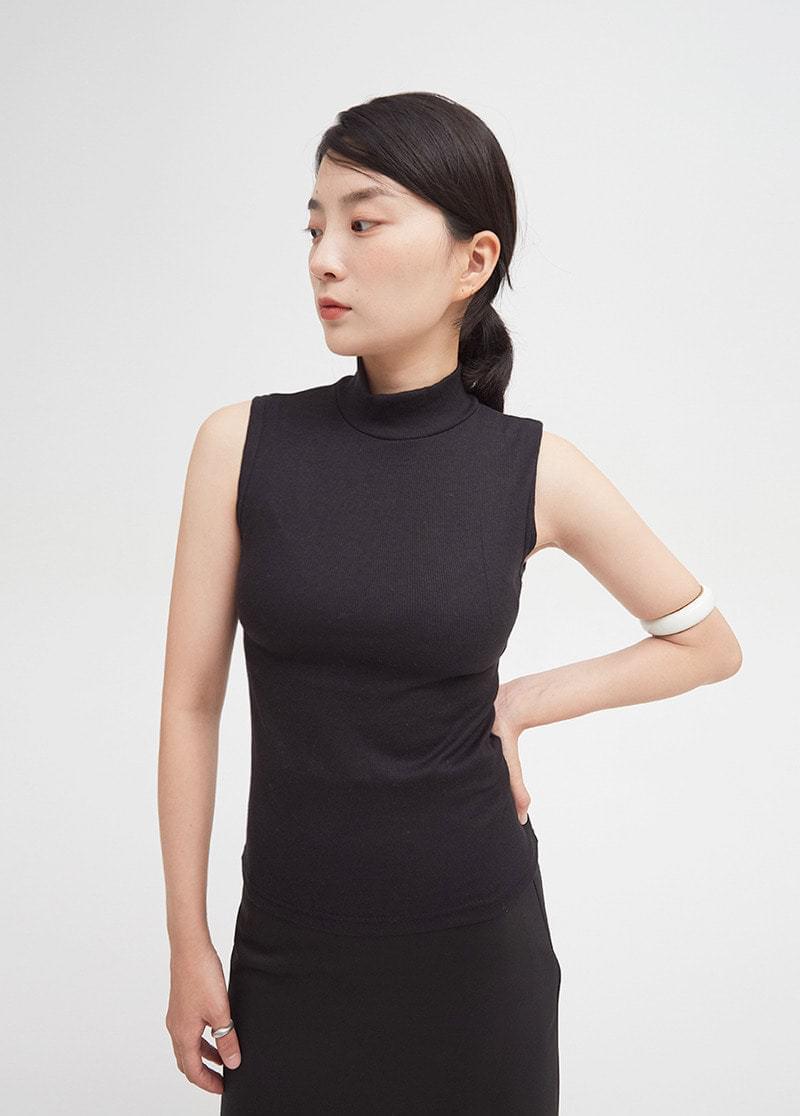 Turtleneck sleeveless