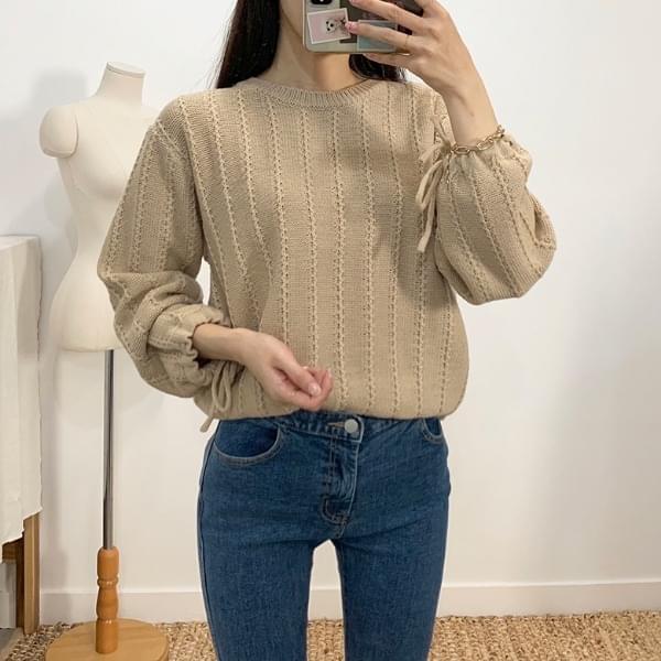 Dove Pretzel Round String Knit