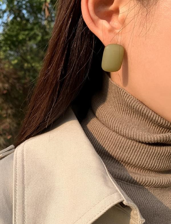matt rounding square earring