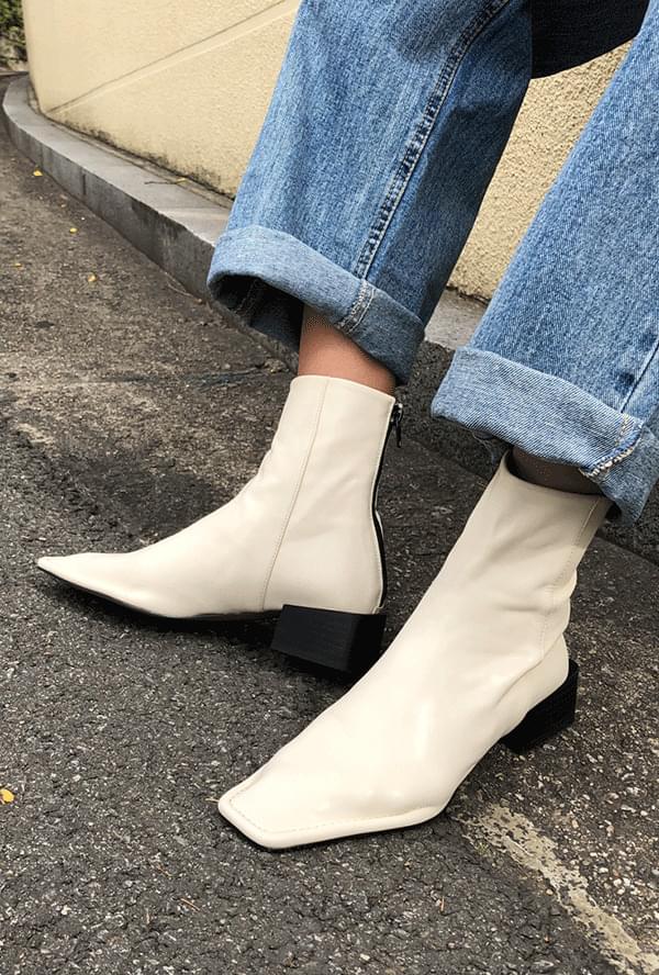 Dana Square Boots