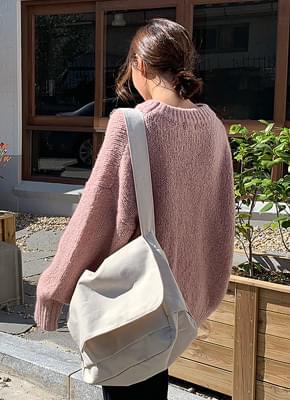 Creamy Messenger Bag