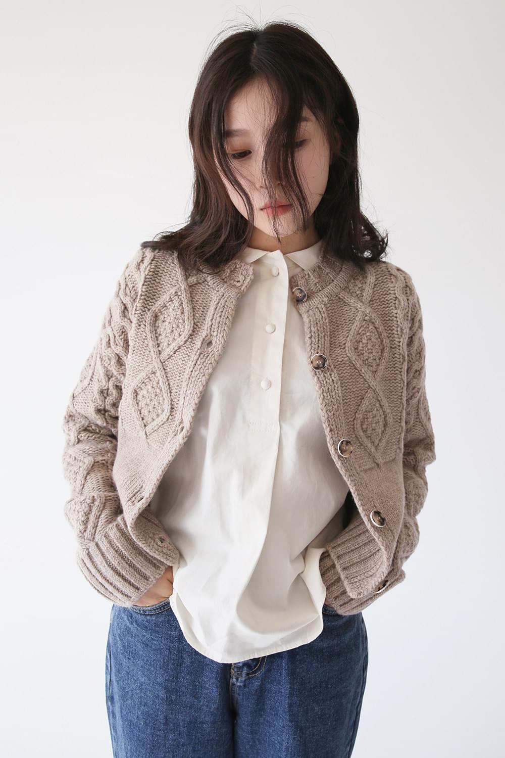 dia crop knit cardigan (2colors)