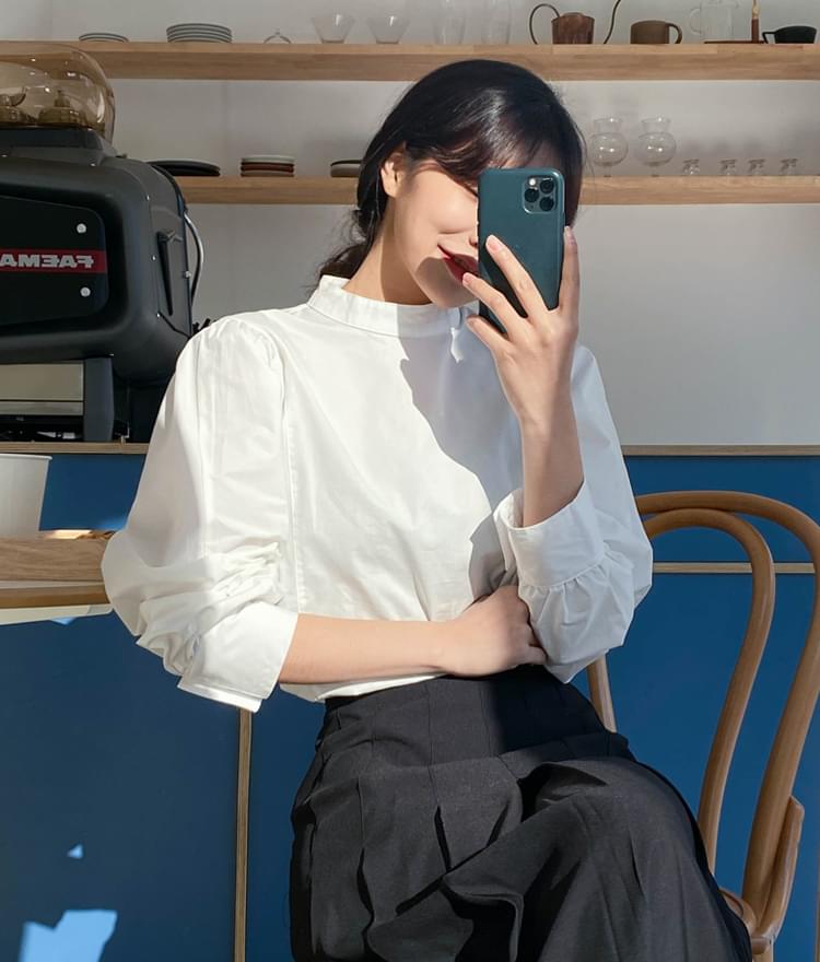모니카 하이넥 블라우스