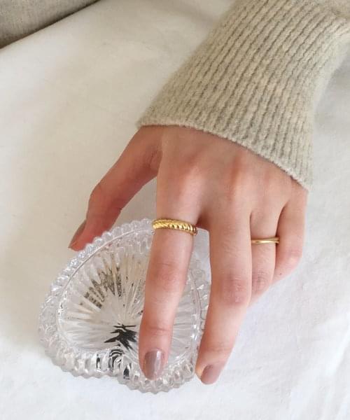 bold twist ring