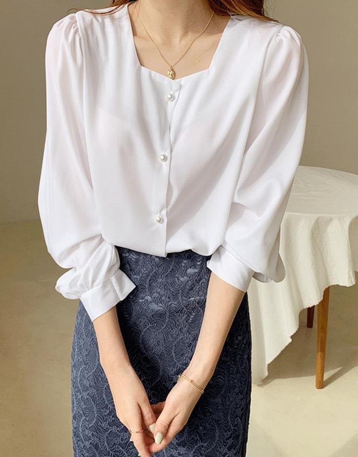 方领珍珠扣灯笼袖女衫