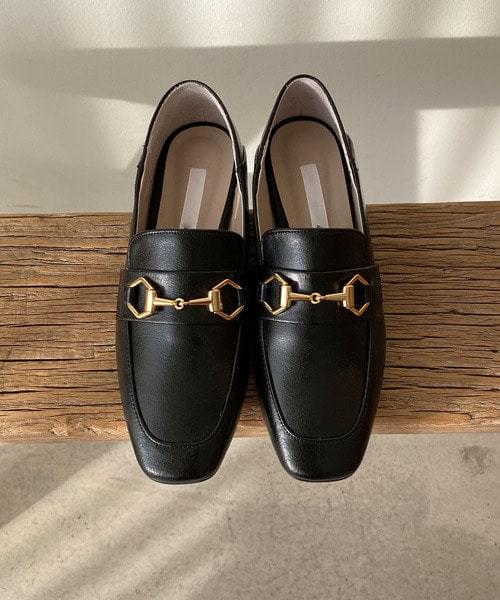 032 leather loafers