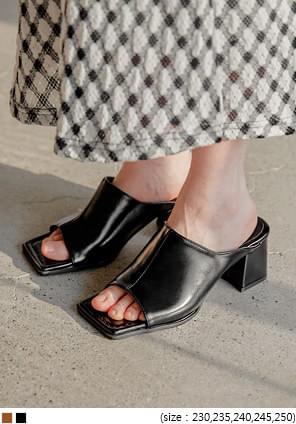 CLUE SQUARE MIDDLE HEEL