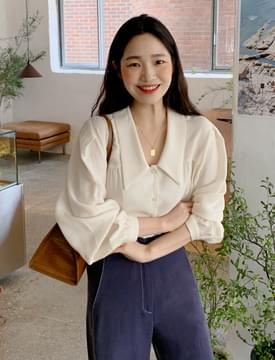 Down collar shirring blouse 襯衫