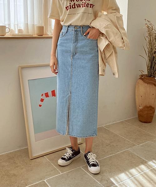 Front open denim skirt