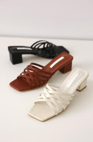 Cross strap middle mule