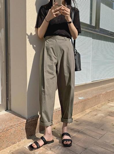 Pale pin tuck pants