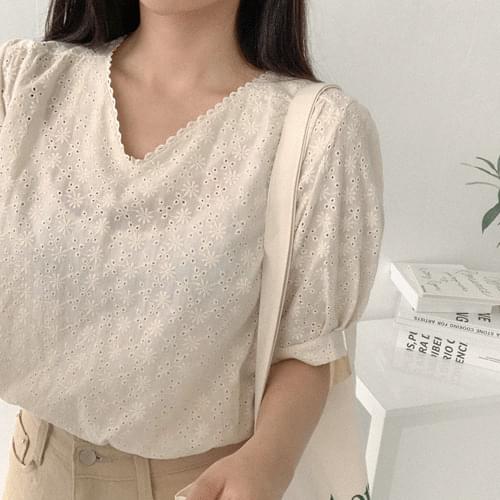 Dew punching blouse