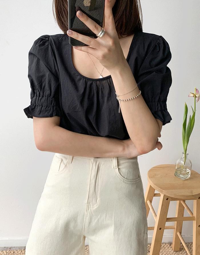 Sleeve frill blouse