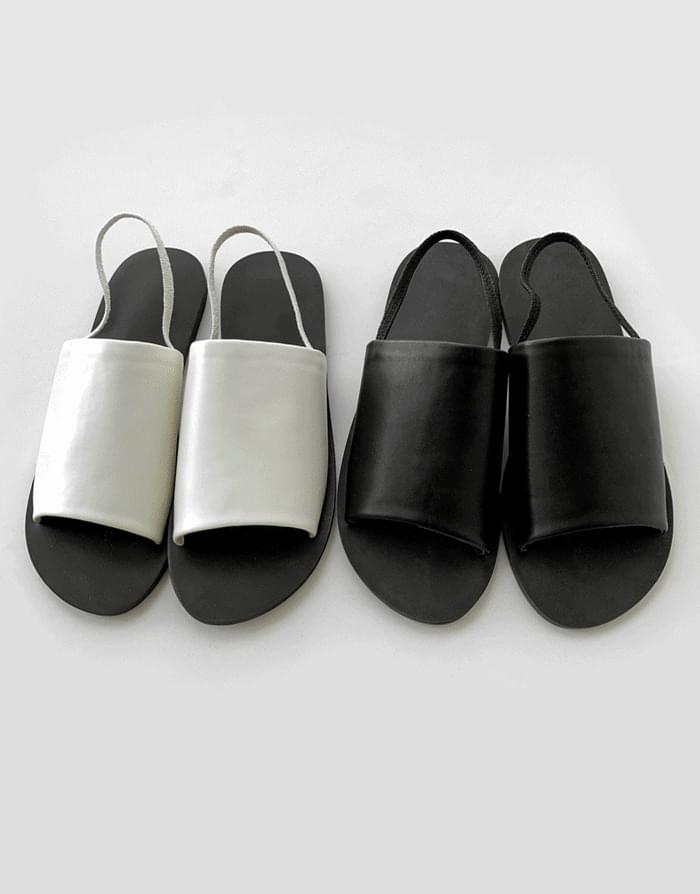 Simple strap sandals