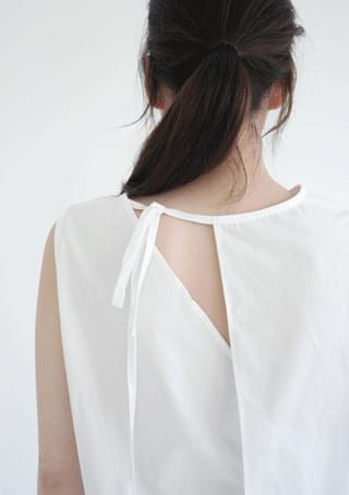 back slit sleeveless or blouse ブラウス