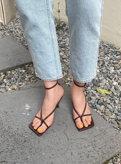 Jand strap heel shoes