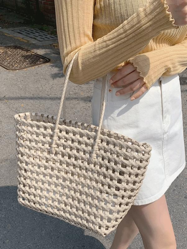 Basket knot bag