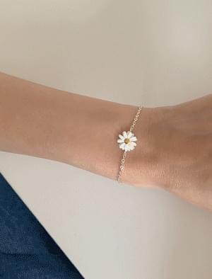 Daisy Pendant Silver Chain Bracelet