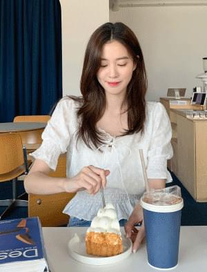 펀칭레이스 셔링밴딩 블라우스
