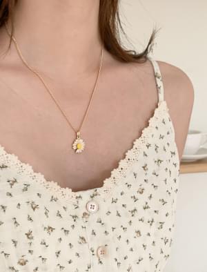 Girly Flower Pendant Necklace