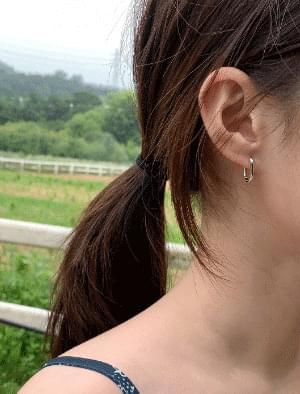 Simple mini oval earrings