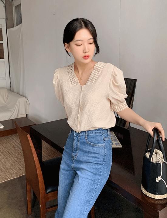 Wood lace blouse
